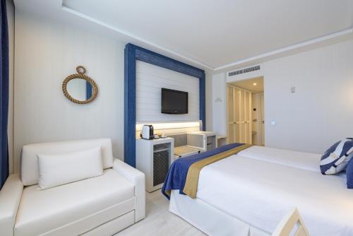 Habitación Cuádruple Deluxe del hotel Santemar. Foto 2