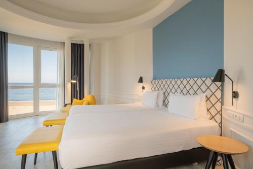 Habitación Doble Superior con vistas al mar del hotel Dorma Sardinero. Foto 1