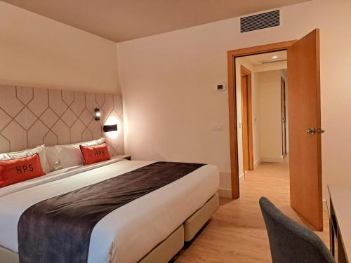 Estudio con 1 cama grande del hotel Puerta Santander. Foto 3