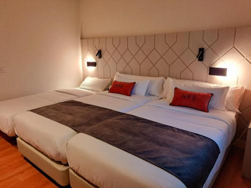 Habitación Doble con cama supletoria - 1 o 2 camas del hotel Puerta Santander. Foto 3