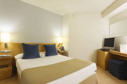 Habitación doble del hotel Vincci Puerto Chico. Foto 1