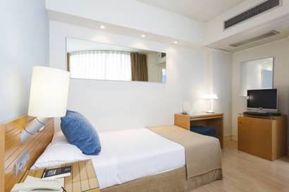 Habitación individual del hotel Vincci Puerto Chico. Foto 1