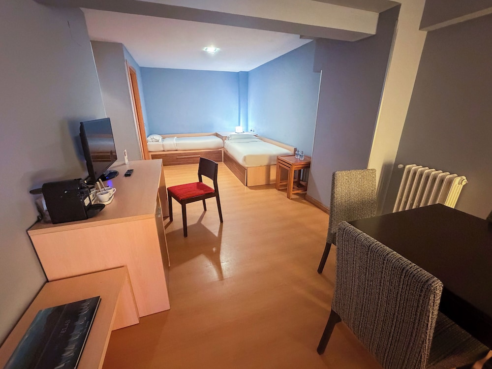Suite, 4 camas individuales del hotel Faranda Alisas Santander, Ascend Hotel Collection. Foto 1