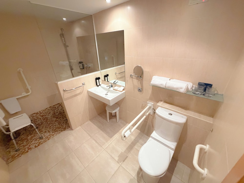 Suite, 4 camas individuales del hotel Faranda Alisas Santander, Ascend Hotel Collection. Foto 6