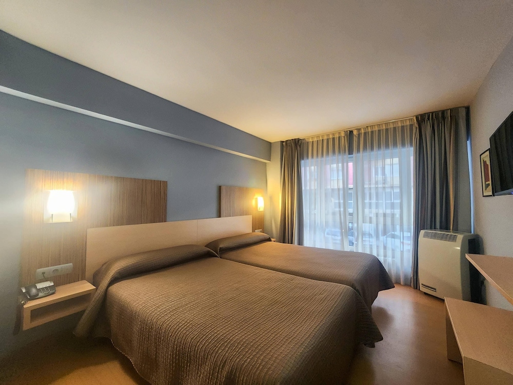 Suite, 4 camas individuales del hotel Faranda Express Alisas Santander