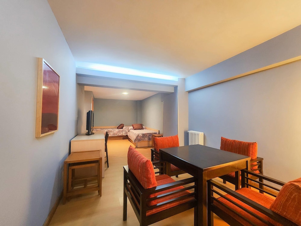 Suite, 4 camas individuales del hotel Faranda Express Alisas Santander. Foto 7