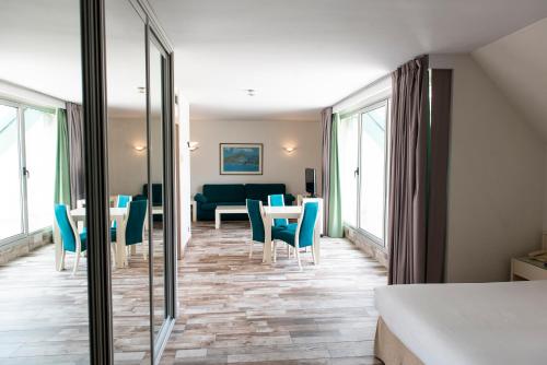 Suite con bañera de hidromasaje del hotel Palacio del Mar. Foto 8