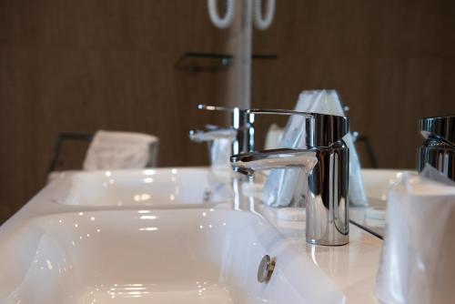 Suite con bañera de hidromasaje del hotel Palacio del Mar. Foto 13