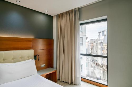 Habitación Doble Deluxe con vistas a la ciudad - 1 o 2 camas del hotel Dorma Coliseum. Foto 3