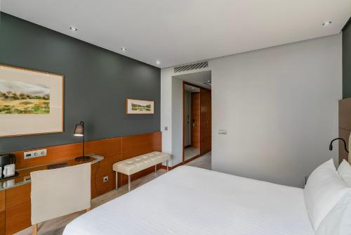 Habitación Doble Deluxe con vistas a la ciudad - 1 o 2 camas del hotel Dorma Coliseum. Foto 5
