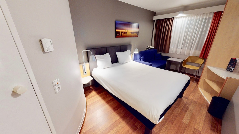 Habitación con 1 cama doble (160 x 200 cm), nuevo concepto sleep - easy del hotel Ibis Köln Airport. Foto 2