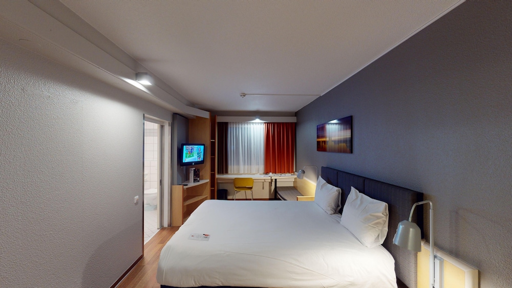 Habitación con 1 cama doble (160 x 200 cm), nuevo concepto sleep - easy del hotel Ibis Köln Airport. Foto 3