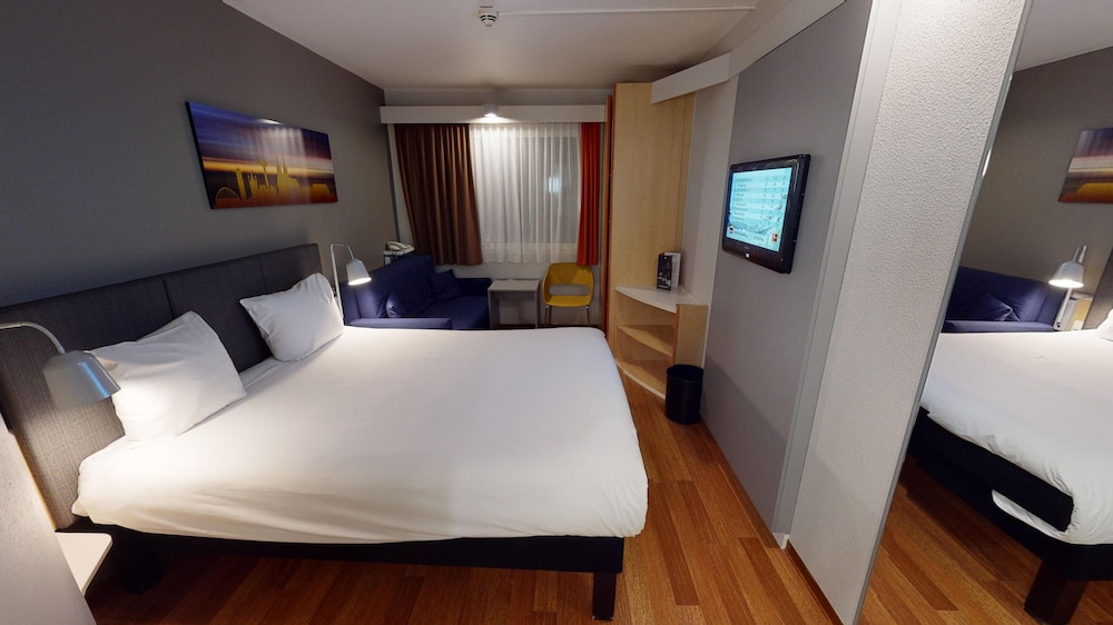 Habitación con 1 cama doble (160 x 200 cm), nuevo concepto sleep - easy del hotel Ibis Köln Airport. Foto 4