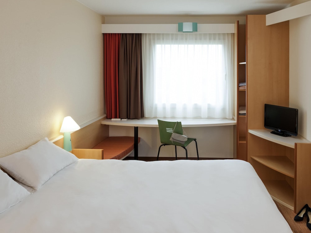 Habitación con 1 cama doble (160 x 200 cm), nuevo concepto sleep - easy del hotel Ibis Köln Airport. Foto 5