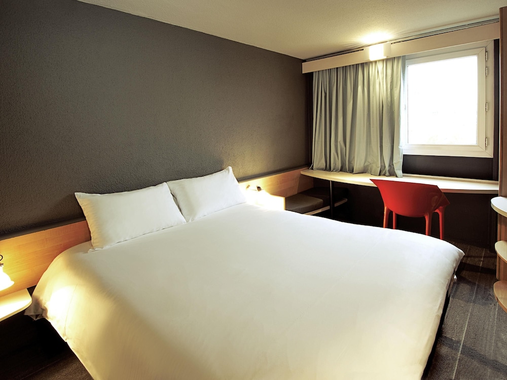 Habitación con 1 cama doble (160 x 200 cm), nuevo concepto sleep - easy del hotel Ibis Köln Airport. Foto 6