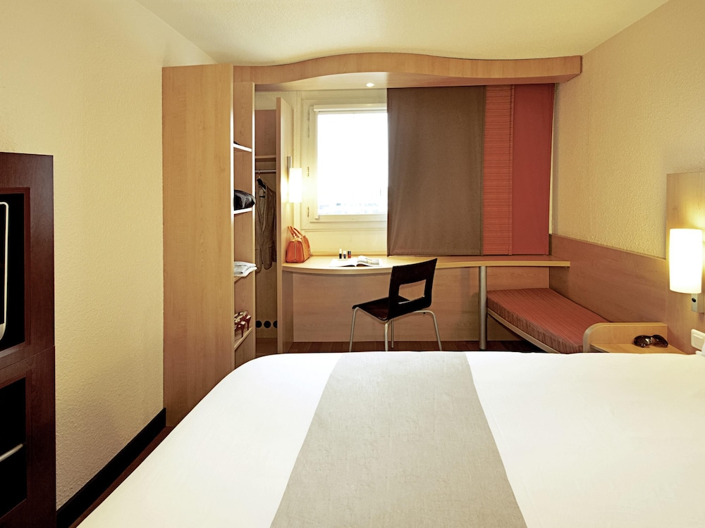 Habitación con 1 cama doble (160 x 200 cm), nuevo concepto sleep - easy del hotel Ibis Köln Airport. Foto 7