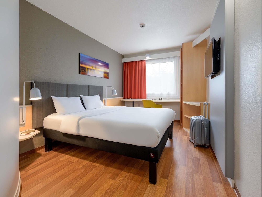 Habitación con 1 cama doble (160 x 200 cm), nuevo concepto sleep - easy del hotel Ibis Köln Airport. Foto 9