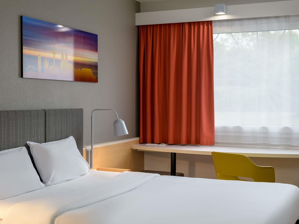Habitación con 1 cama doble (160 x 200 cm), nuevo concepto sleep - easy del hotel Ibis Köln Airport. Foto 10