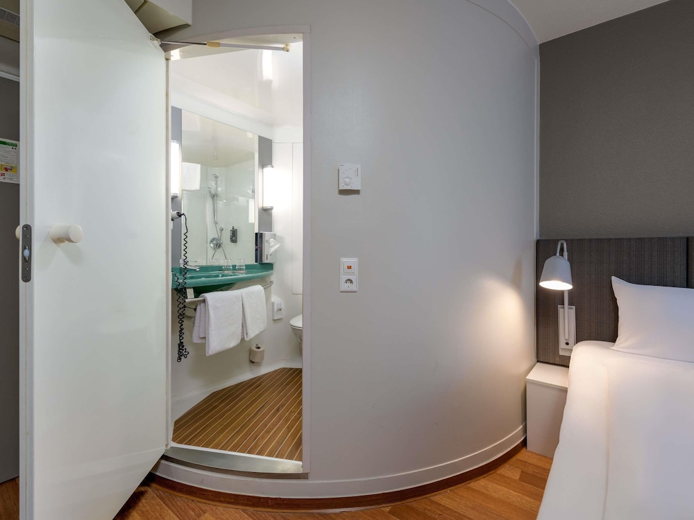 Habitación con 1 cama doble (160 x 200 cm), nuevo concepto sleep - easy del hotel Ibis Köln Airport. Foto 13