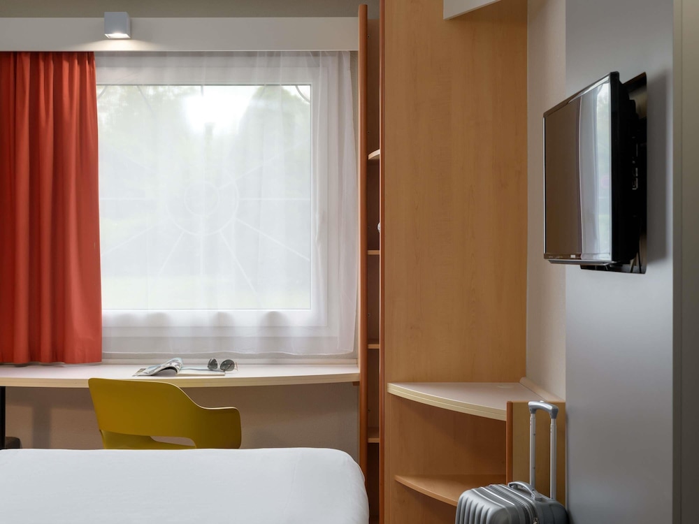 Habitación con 1 cama doble (160 x 200 cm), nuevo concepto sleep - easy del hotel Ibis Köln Airport. Foto 14
