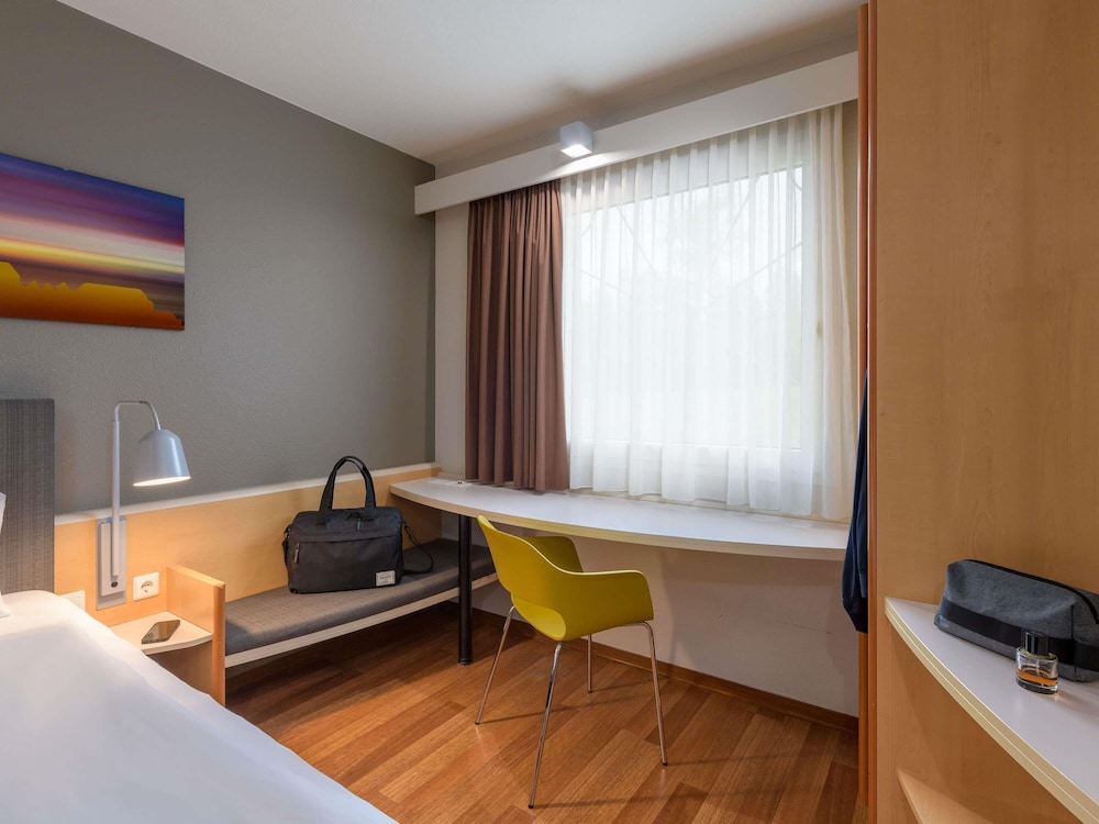 Habitación con 1 cama doble (160 x 200 cm), nuevo concepto sleep - easy del hotel Ibis Köln Airport. Foto 15
