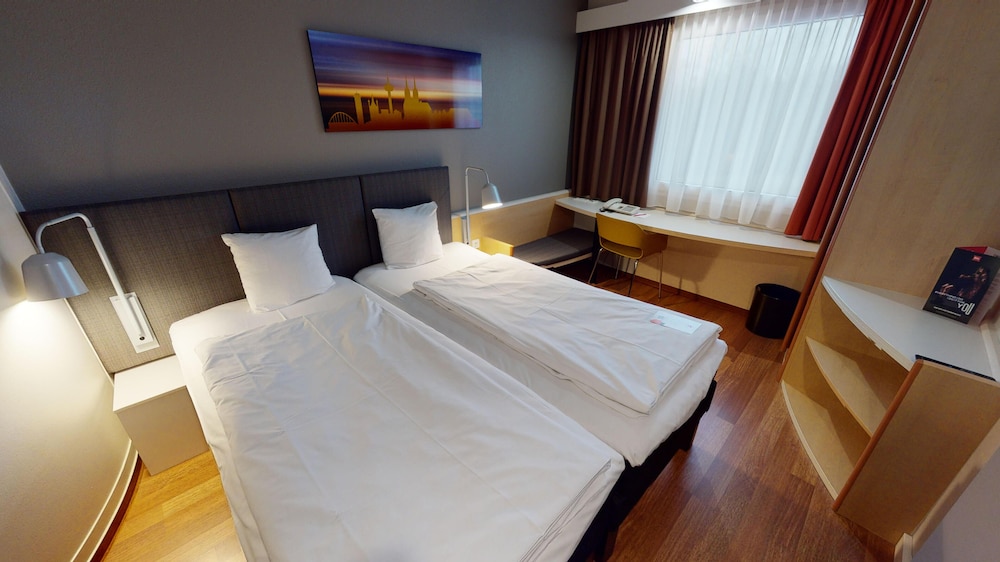 Habitación con camas individuales, nuevo concepto sleep - easy del hotel Ibis Köln Airport. Foto 3