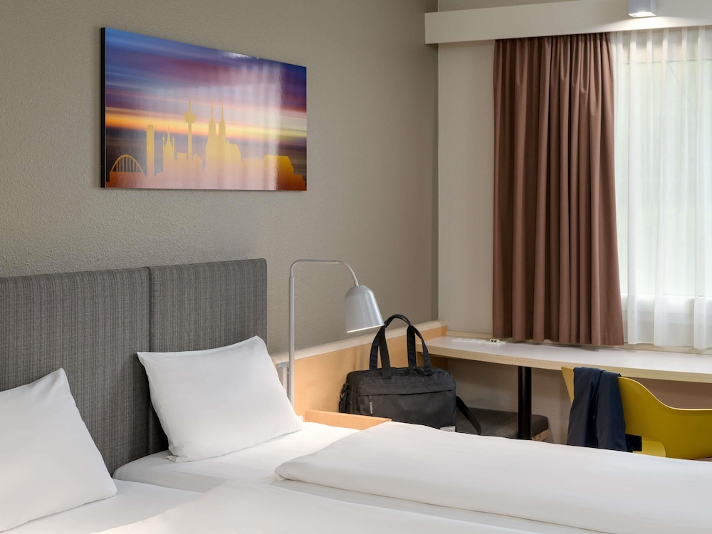 Habitación con camas individuales, nuevo concepto sleep - easy del hotel Ibis Köln Airport. Foto 6