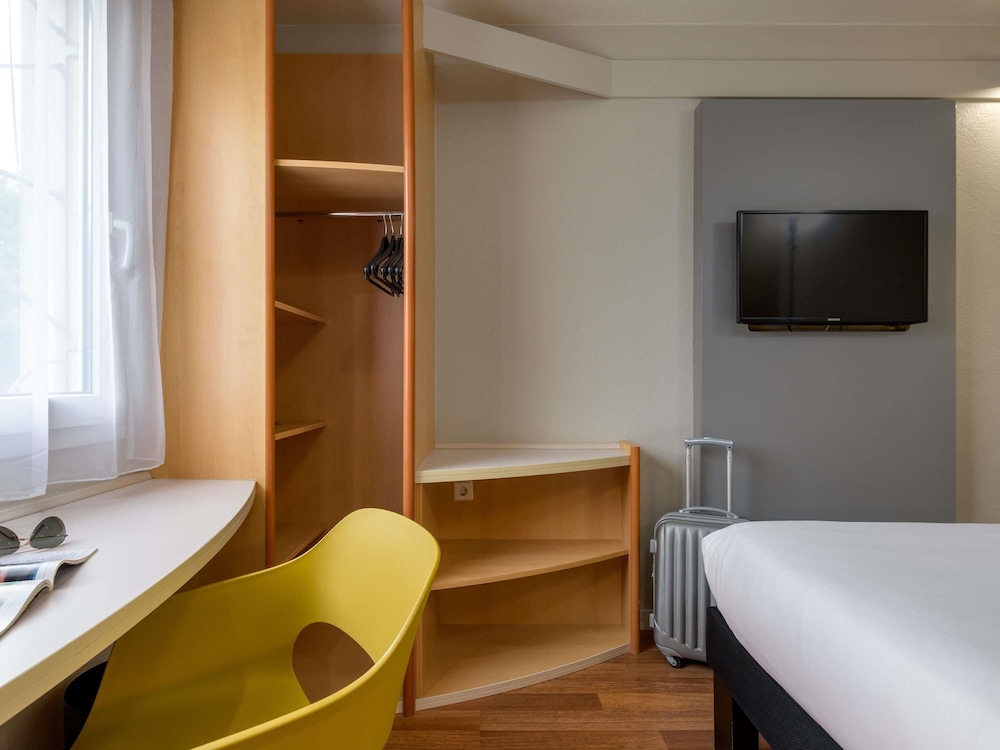 Habitación con camas individuales, nuevo concepto sleep - easy del hotel Ibis Köln Airport. Foto 7