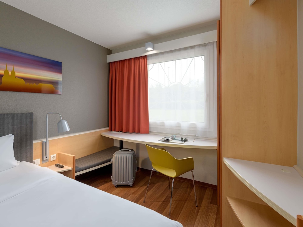 Habitación con camas individuales, nuevo concepto sleep - easy del hotel Ibis Köln Airport. Foto 8