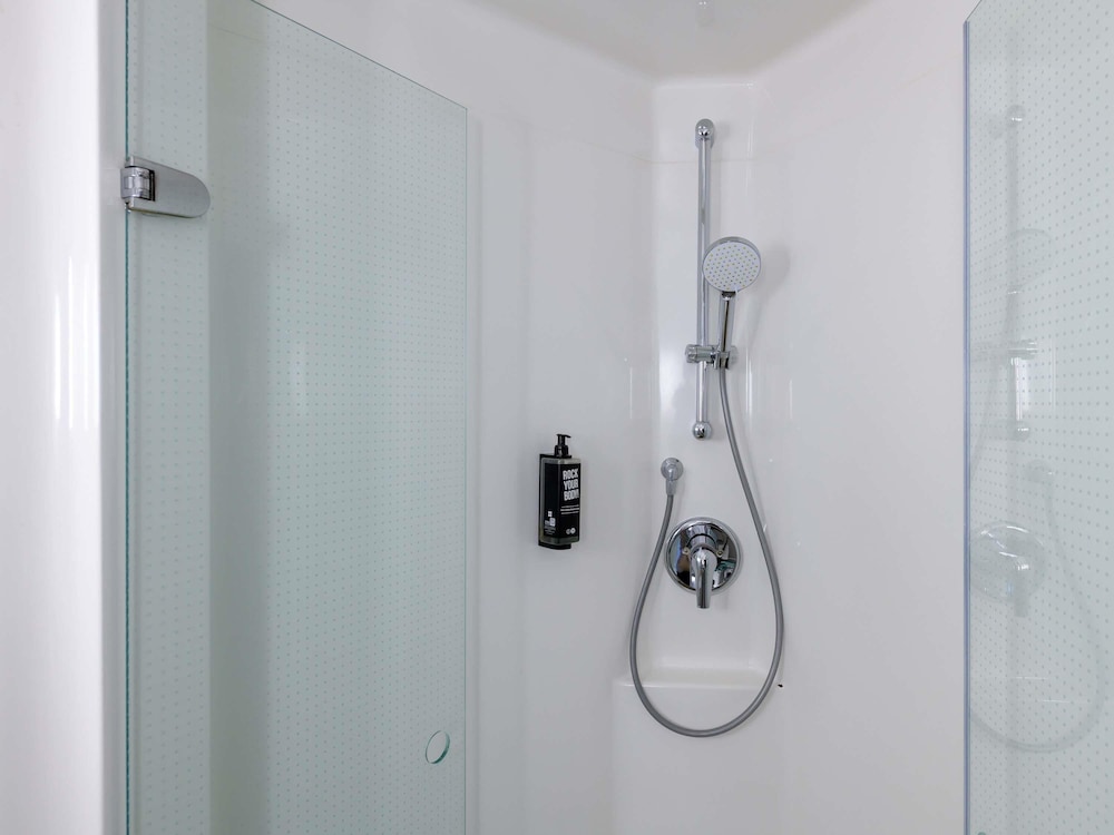Habitación con camas individuales, nuevo concepto sleep - easy del hotel Ibis Köln Airport. Foto 13