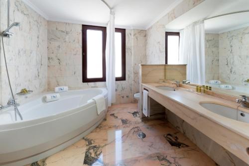 Doble Superior del hotel Eurostars Maimonides. Foto 3