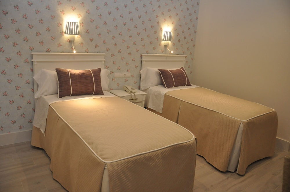 Habitación estándar con 2 camas individuales del hotel Selu. Foto 6