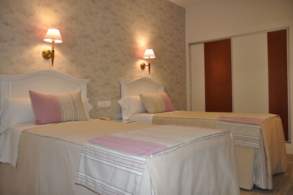 Habitación estándar con 2 camas individuales del hotel Selu. Foto 7