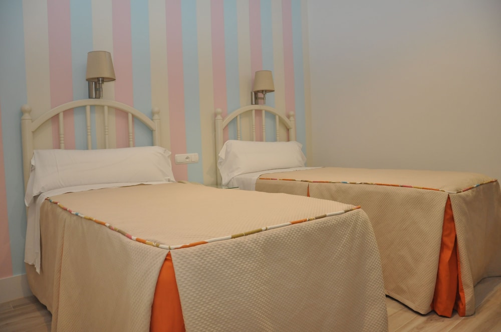 Habitación estándar con 2 camas individuales del hotel Selu. Foto 8