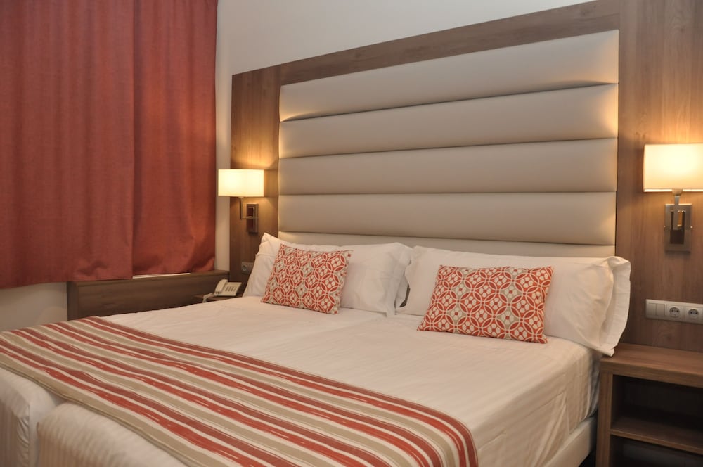 Habitación estándar con 2 camas individuales del hotel Selu. Foto 11