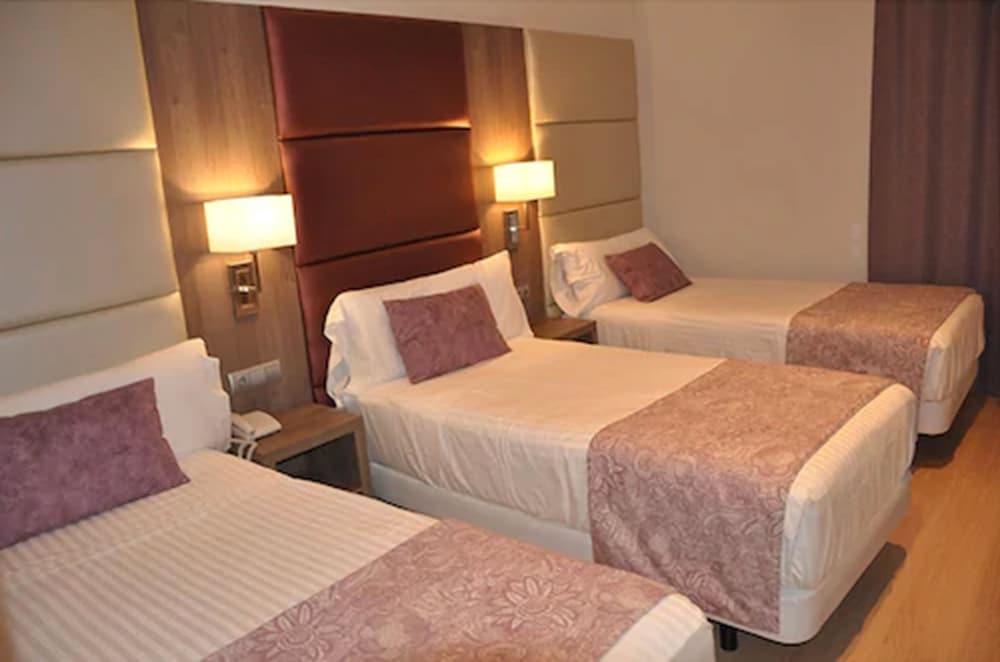 Habitación Triple del hotel Selu