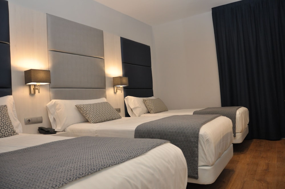 Habitación Triple del hotel Selu. Foto 3