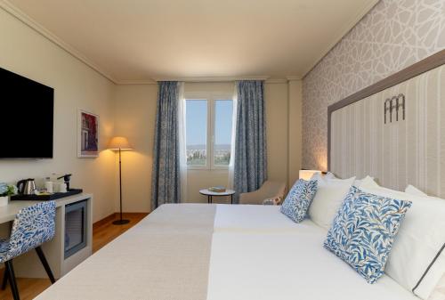 Habitación Doble Superior con vistas del hotel Hesperia Córdoba. Foto 1