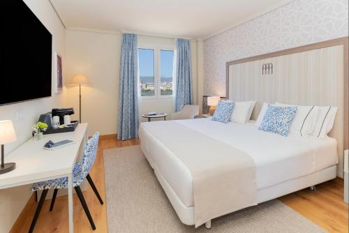 Habitación Doble Superior con vistas del hotel Hesperia Córdoba. Foto 7