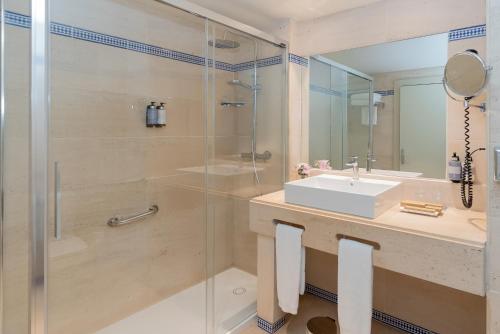 Habitación Doble Deluxe con vistas del hotel Hesperia Córdoba. Foto 3