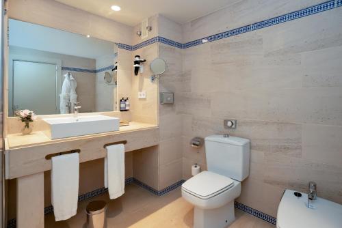 Habitación Doble Deluxe con vistas del hotel Hesperia Córdoba. Foto 6