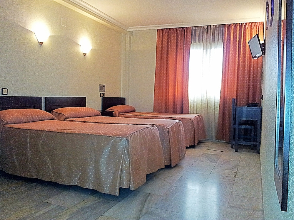 Habitación triple clásica, 3 camas individuales del hotel Averroes