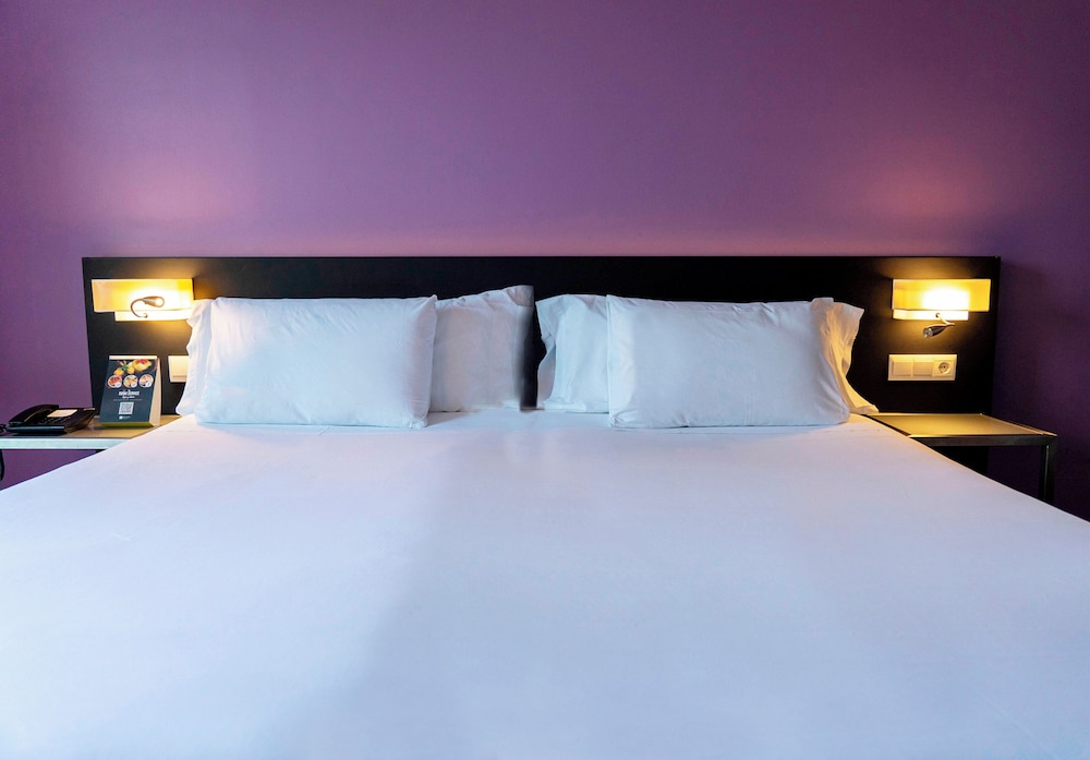 Habitación clásica (Premium) del hotel Sercotel Córdoba Medina Azahara. Foto 2
