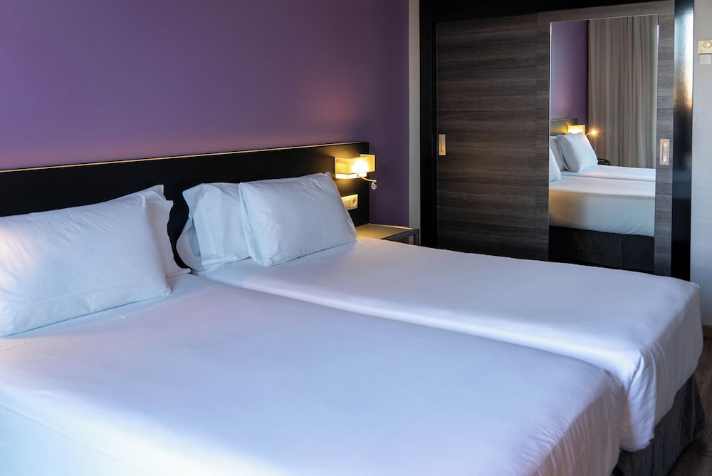 Habitación familiar del hotel Sercotel Córdoba Medina Azahara. Foto 5