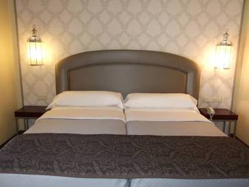 Habitación doble del hotel Maciá Alfaros. Foto 1