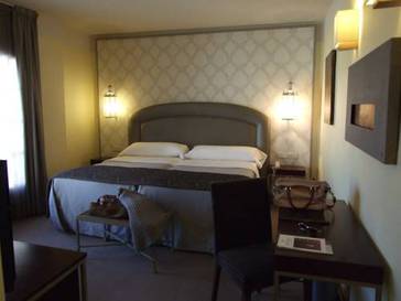 Habitación doble del hotel Maciá Alfaros. Foto 2