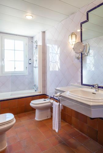 Habitación Doble con cama supletoria del hotel Maciá Alfaros