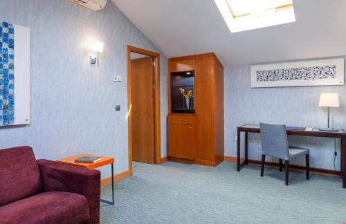 Suite Deluxe con bañera de hidromasaje del hotel Maciá Alfaros. Foto 5