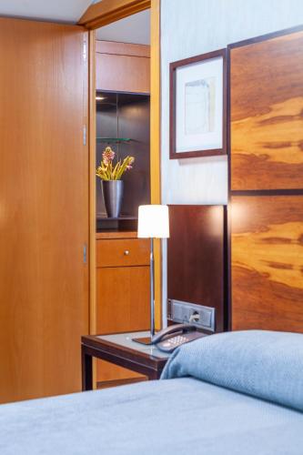 Suite Deluxe con bañera de hidromasaje del hotel Maciá Alfaros. Foto 7
