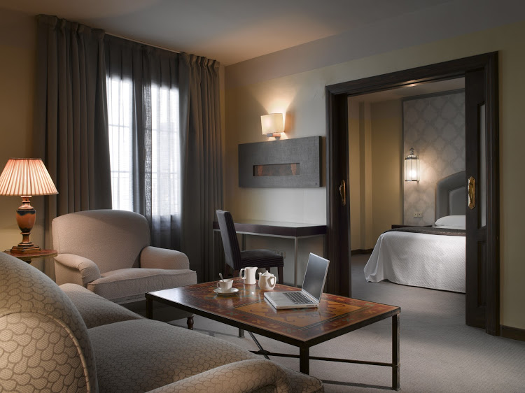 Junior suite del hotel Maciá Alfaros. Foto 1